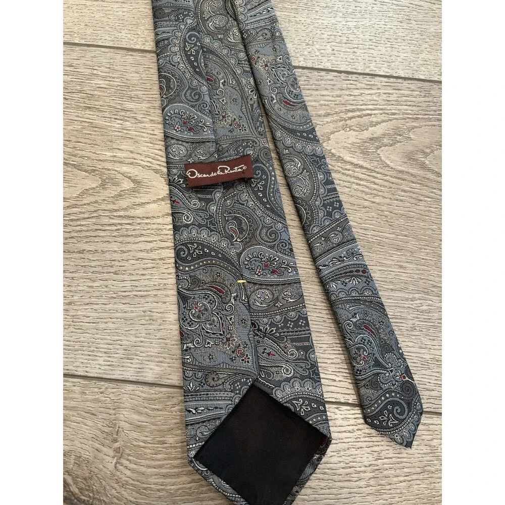 Vintage Paisley Oscar de la‎ Renta Tie Paisley Pattern